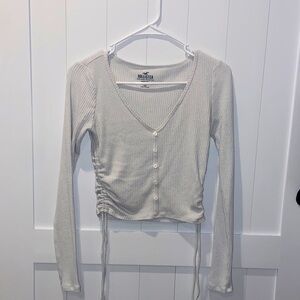 Hollister Women's Cream Button-Up Ribbed Blouse
Get before it’s donated!